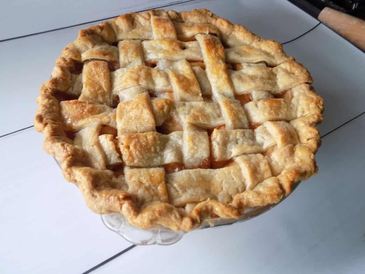 Traditional Apple Pie by Faye's