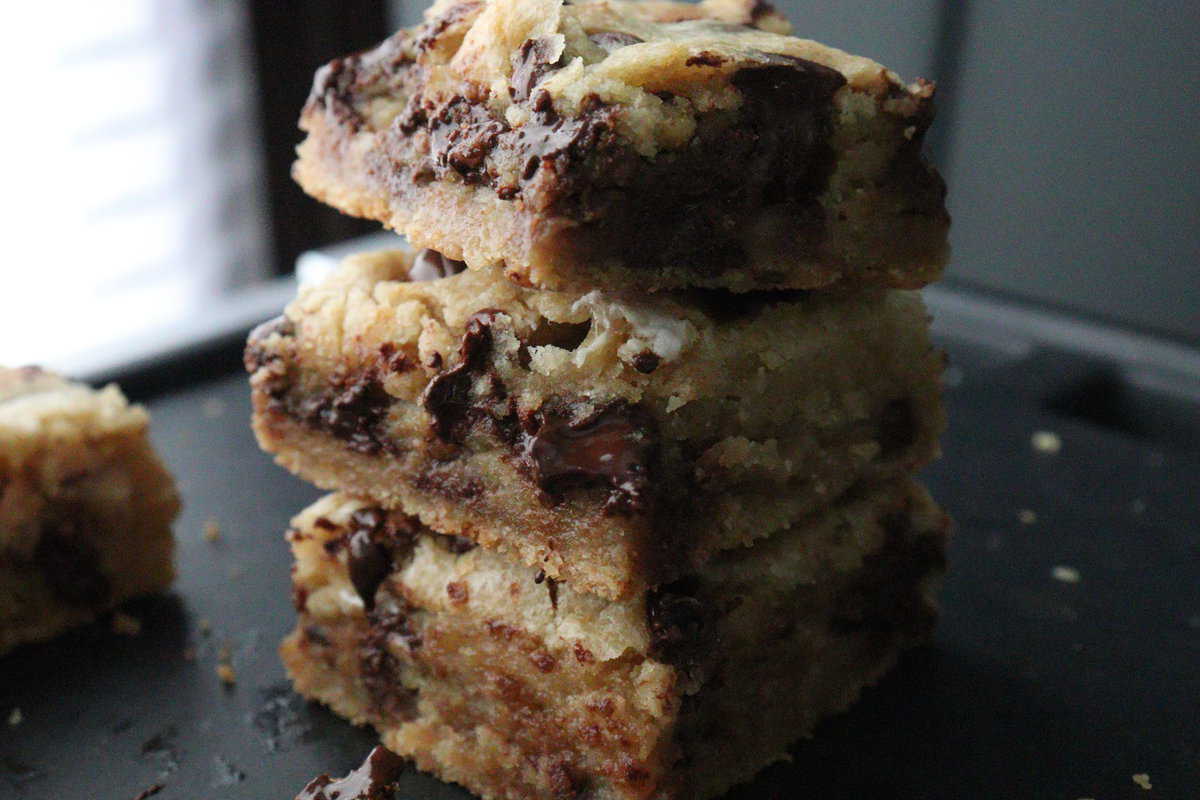 Chewy S'mores Cookie Bars